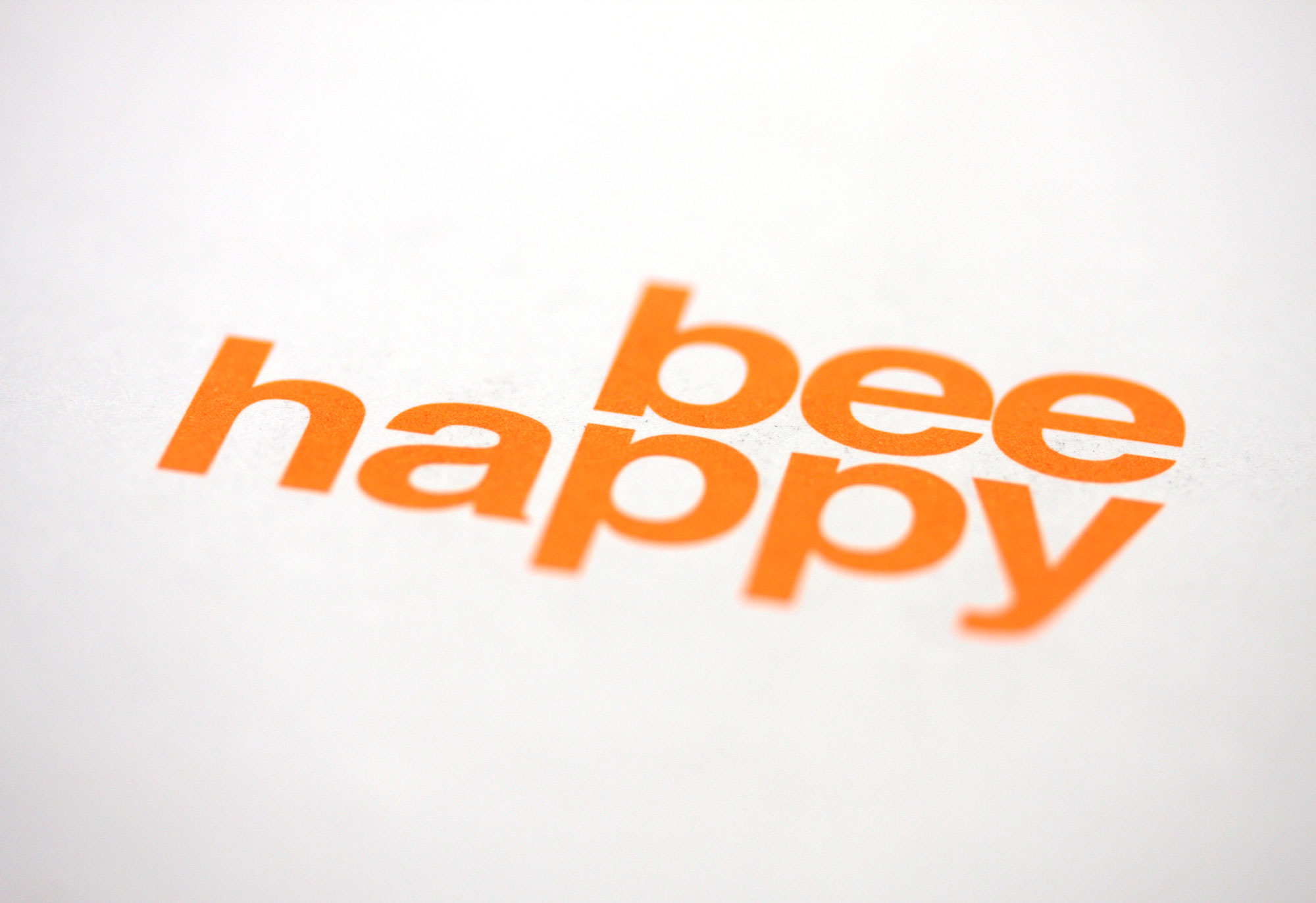 Bee happy Typographie Sonderfarbe
